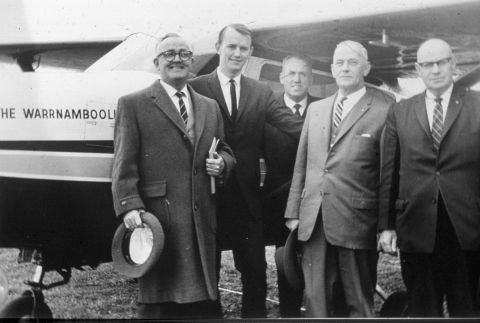 FJ, David Jones, Laurie Mays, Horrie Verey and and Haro Manager with the FJ twin engined Cessna Skylight VH-FJW.  The Warrnamboolian.  Photo:Jones Family Collection. 