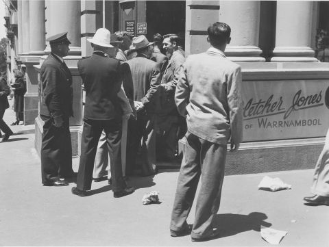 Queue control, close of business Saturday afternoon. Photo: Jones Family Collection.