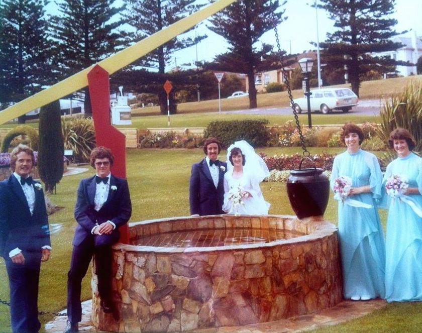 Glenda McGennan with bridal party in the FJ gardens